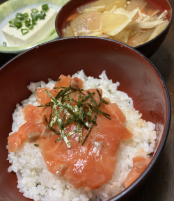 サーモンたたき丼