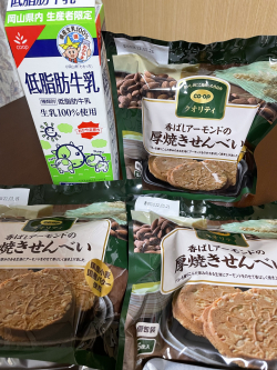 香ばしアーモンドの厚焼きせんべい大好き