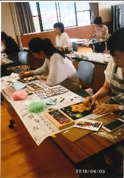 チョークアートにチャレンジ!
【岡山東エリア香登・西鶴山コープ委員会】