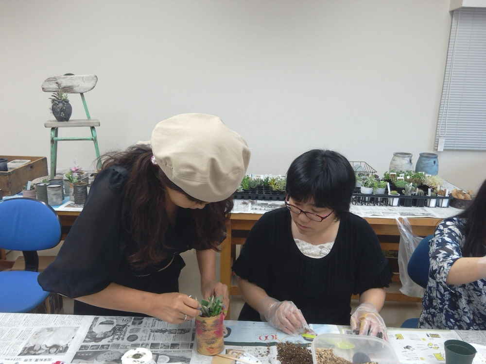 リメイク缶で多肉植物を寄せ植えしよう
【備北エリア神郷 哲西コープ委員会】