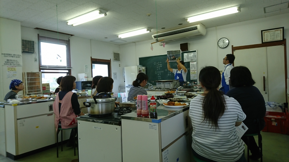 (株)ノースイ「パクッとプリッとエビフライ」など説明、試食
【倉敷エリア玉島南コープ委員会】