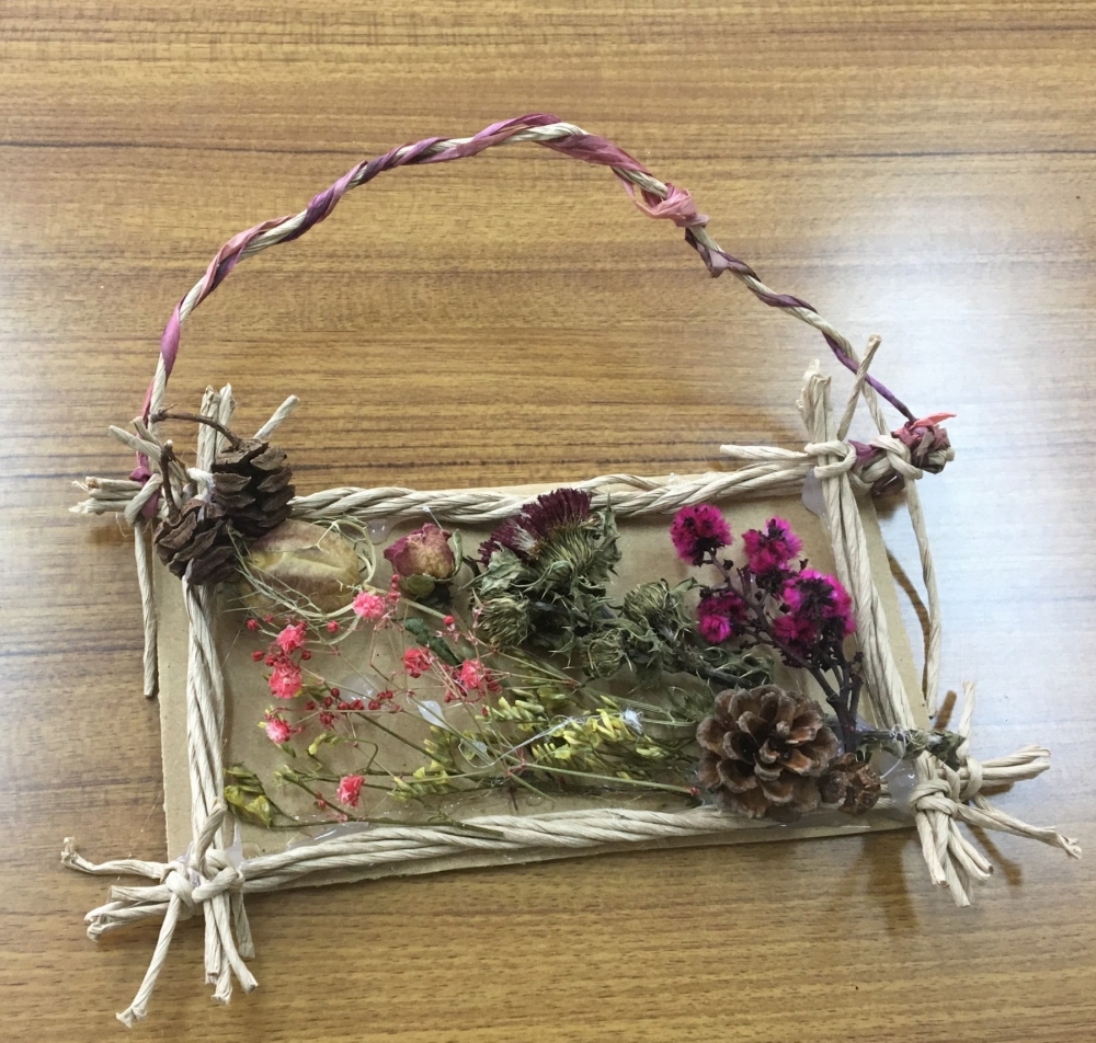 秋を感じるハーバリウムを作りましょう
【美作エリア鶴山コープ委員会】