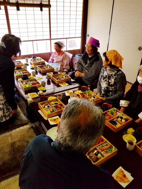 年末商品おすすめ活動試食会
【美作エリア久米南コープ委員会】