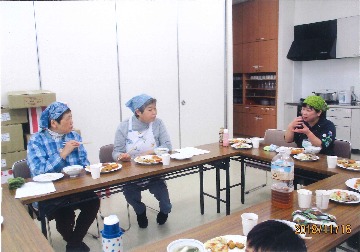 ☆年末おすすめ商品を試食しよう★
【岡山東エリア熊山コープ委員会】