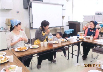 ☆年末おすすめ商品を試食しよう★
【岡山東エリア熊山コープ委員会】