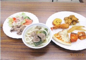 ☆年末おすすめ商品を試食しよう★
【岡山東エリア熊山コープ委員会】