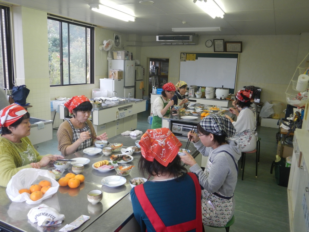 「年末おすすめ商品の試食をしよう」
【井笠エリア笠岡東コープ委員会】