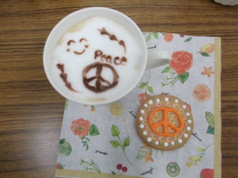 ピースカフェ　～ひざ掛けモチーフを編もう～
【美作エリアへいわと国際協力支援ＰＪ】