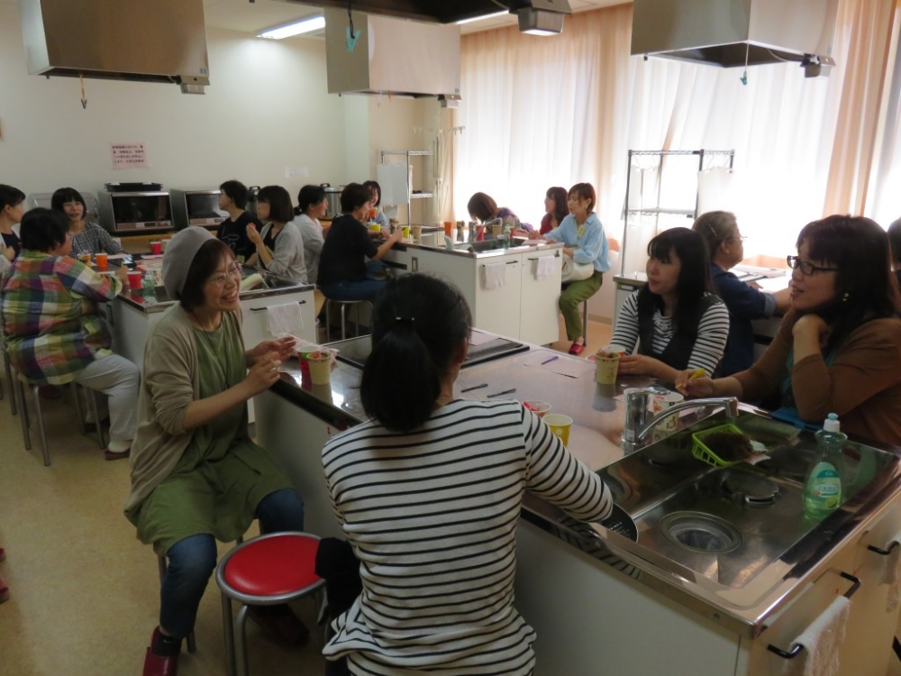 ママcafe　～リメ缶ワークショップ～
【美作エリアママｃａｆｅ実行委員会】