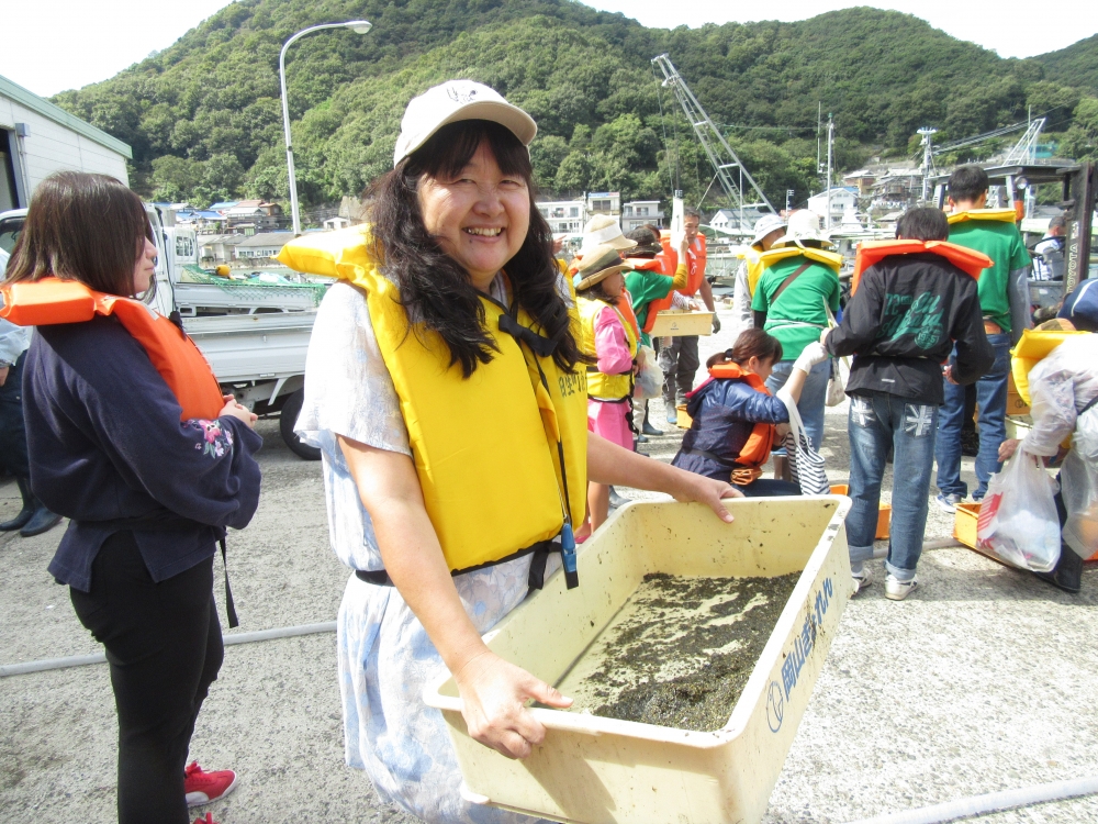 アマモの種選別と種まき体験と日生でとれるエビの食べ比べ
【倉敷エリア環境の委員会】