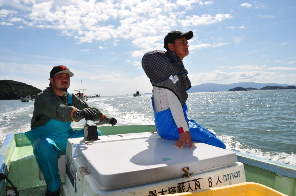 アマモの種選別と種まき体験と日生でとれるエビの食べ比べ
【倉敷エリア環境の委員会】