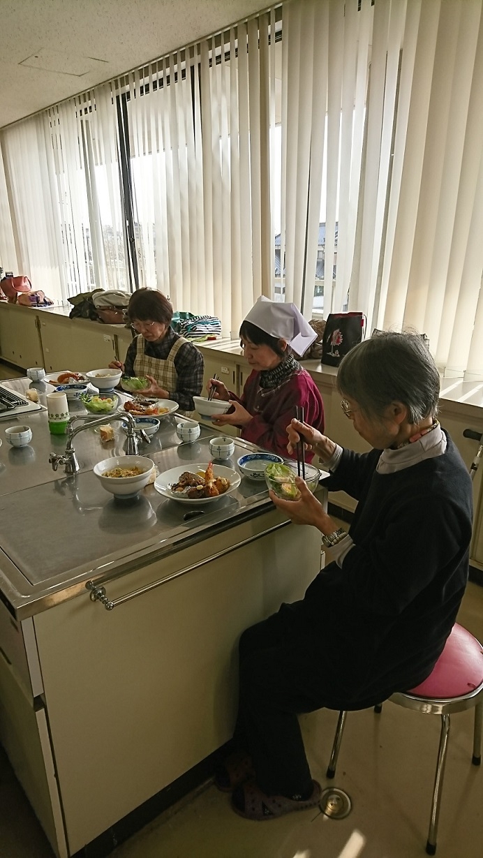 年末おすすめ商品試食会
【美作エリア奈義コープ委員会】
