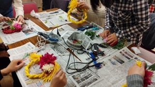 カラフルしめなわを作ろう!!
【岡山東エリア宇野東コープ委員会】