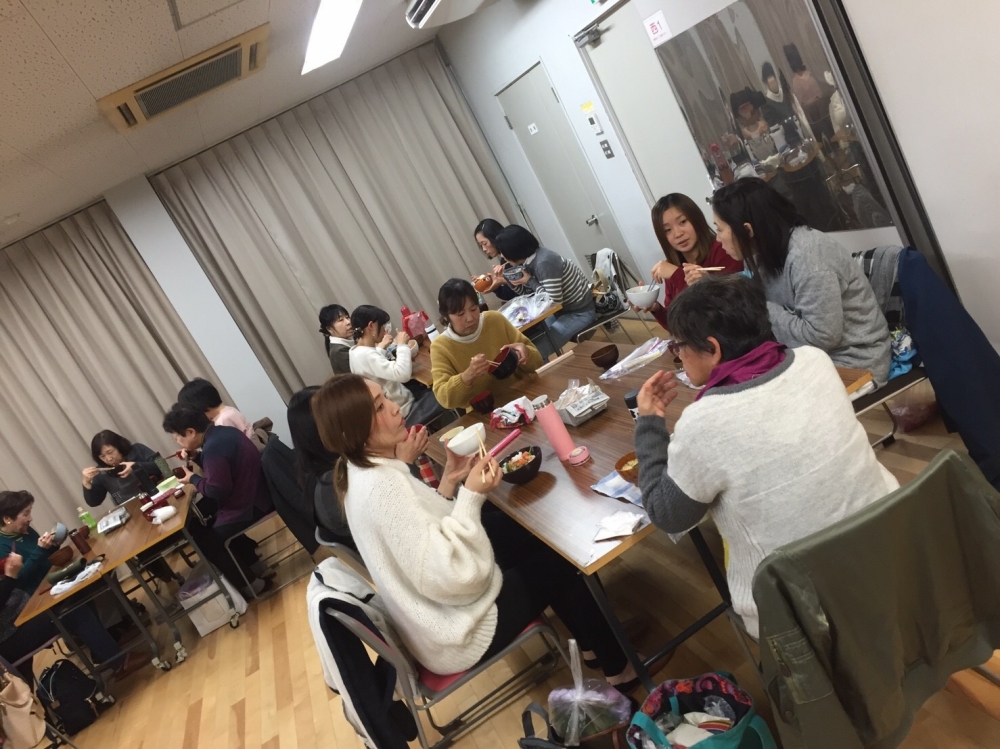 カラフルしめなわを作ろう!!
【岡山東エリア宇野東コープ委員会】