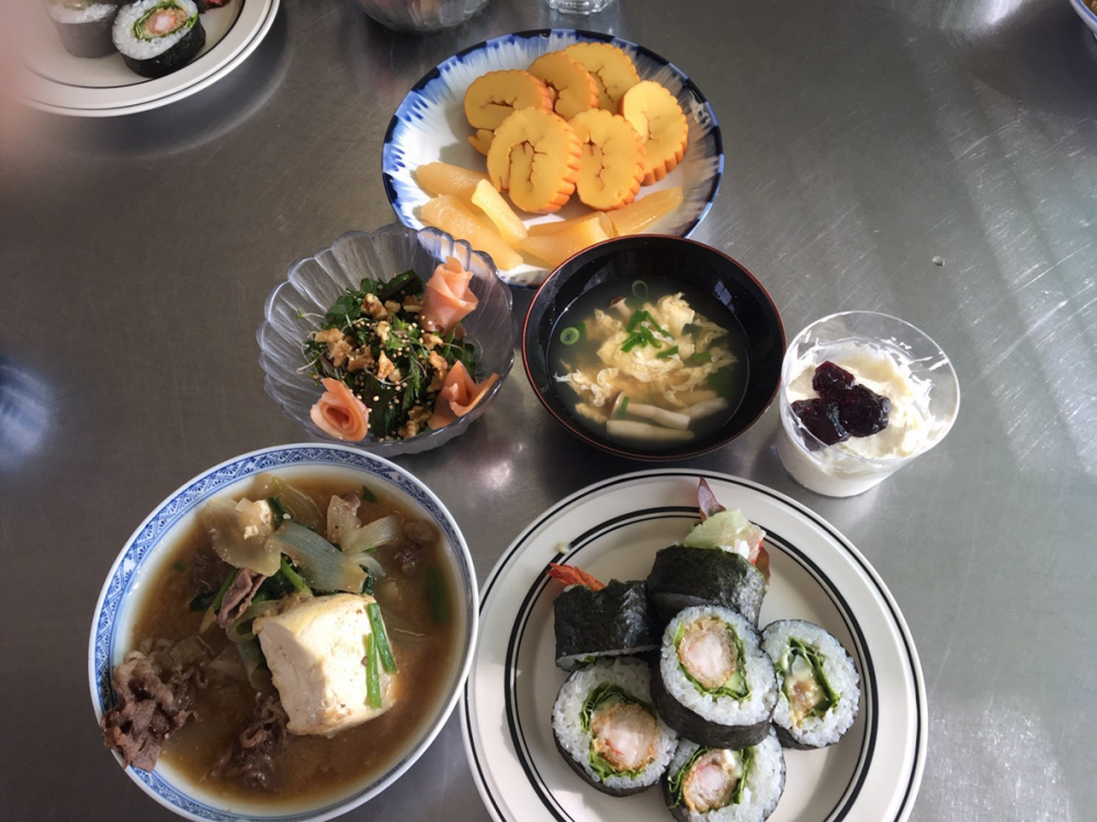 年末おすすめ商品の試食と料理
【岡山東エリア開成コープ委員会】