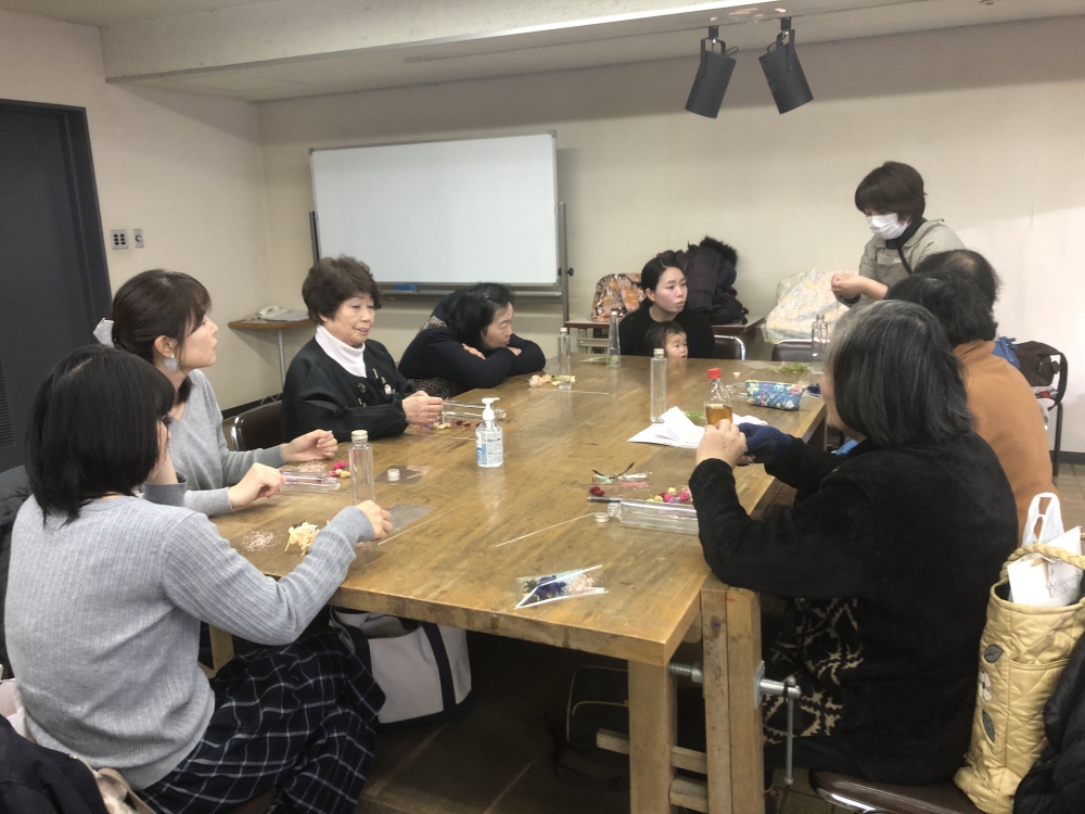 「ハーバリウム」または、「コサージュ」づくり
【岡山東エリア片上コープ委員会】