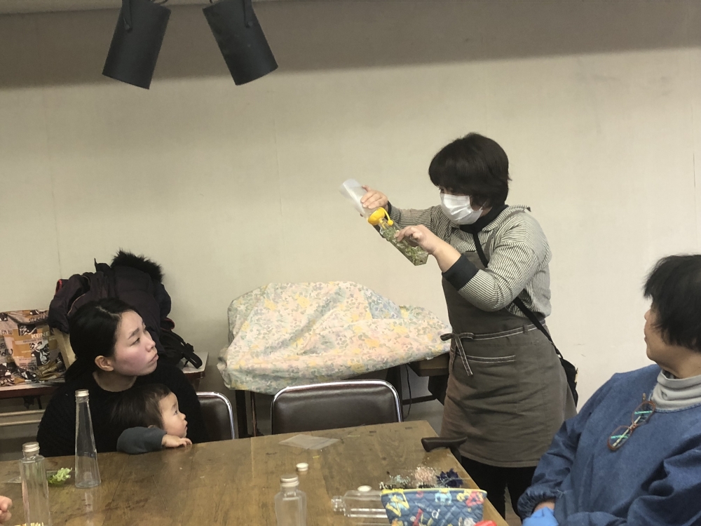 「ハーバリウム」または、「コサージュ」づくり
【岡山東エリア片上コープ委員会】