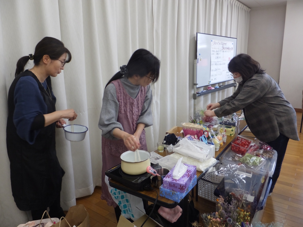 アロマワックスカップ作り&年末おすすめ商品の試食
【備北エリア総社東コープ委員会】