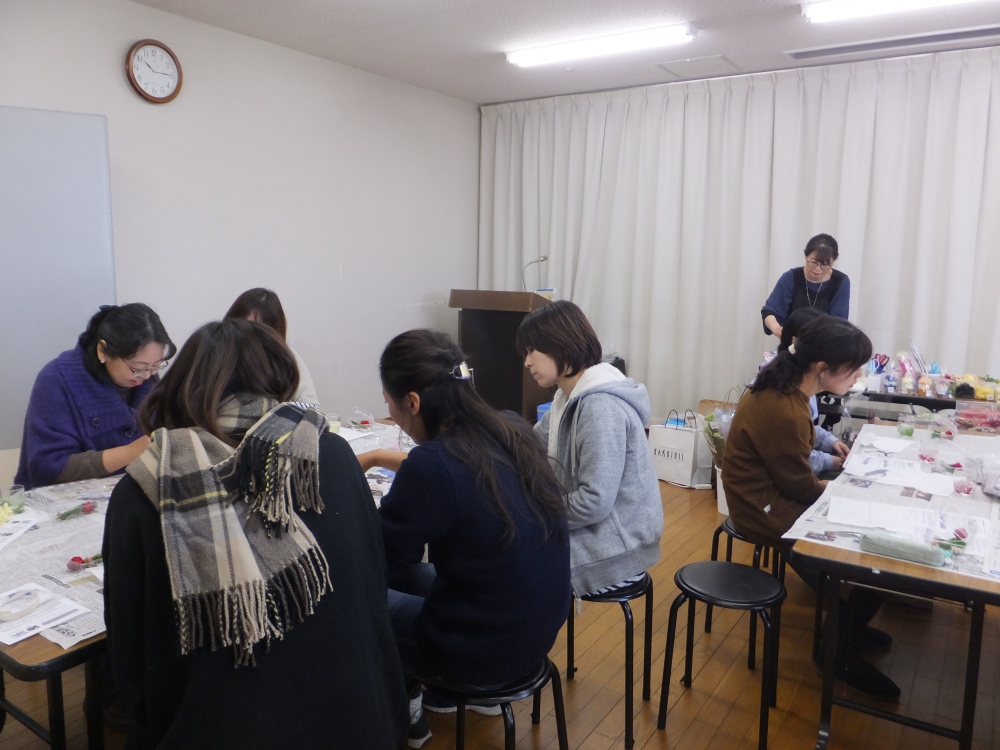 アロマワックスカップ作り&年末おすすめ商品の試食
【備北エリア総社東コープ委員会】