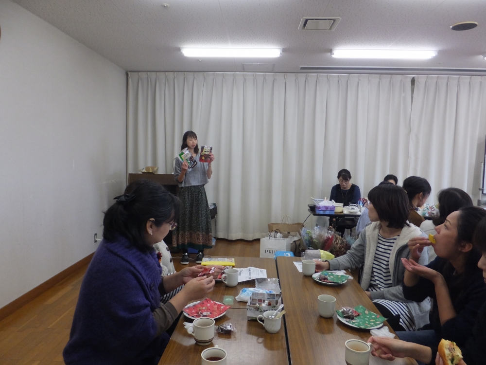 アロマワックスカップ作り&年末おすすめ商品の試食
【備北エリア総社東コープ委員会】