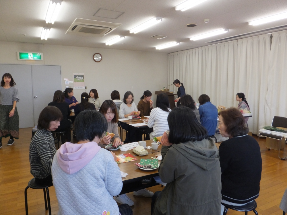 アロマワックスカップ作り&年末おすすめ商品の試食
【備北エリア総社東コープ委員会】