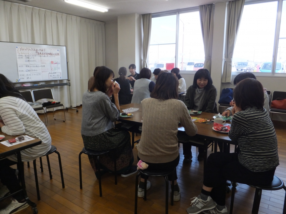 アロマワックスカップ作り&年末おすすめ商品の試食
【備北エリア総社東コープ委員会】