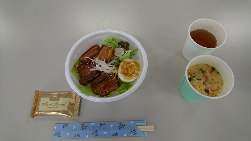 ハレの日のコサージュ作り～プリザーブドフラワーでコサージュを作ろう～
【岡山東エリア浮田・城東台コープ委員会】