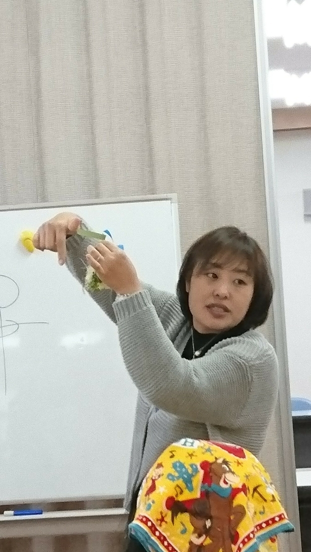 ハレの日のコサージュ作り～プリザーブドフラワーでコサージュを作ろう～
【岡山東エリア浮田・城東台コープ委員会】