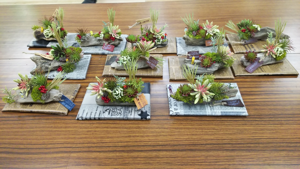 フェイク多肉植物で流木アレンジ
【倉敷エリア中洲コープ委員会】