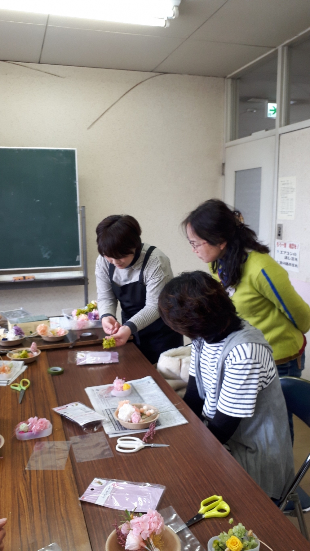 ～コサージュとソイワックスバーを一緒に作りませんか～
【岡山東エリア伊里コープ委員会】