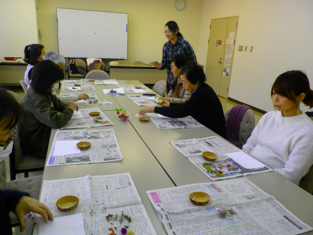 目で見て楽しめる香りのキャンドル作り
【備北エリア高梁中央コープ委員会】