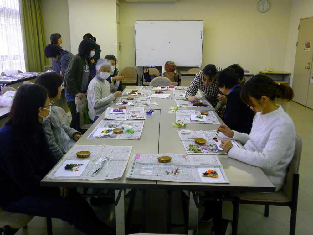 目で見て楽しめる香りのキャンドル作り
【備北エリア高梁中央コープ委員会】