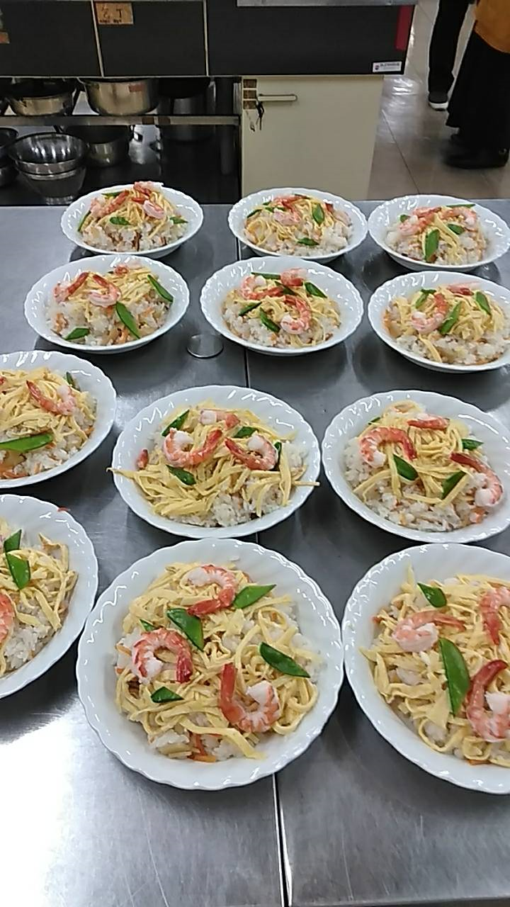 おひな様の準備(おすしを作ろう!!)
【岡山東エリア芥子山コープ委員会】