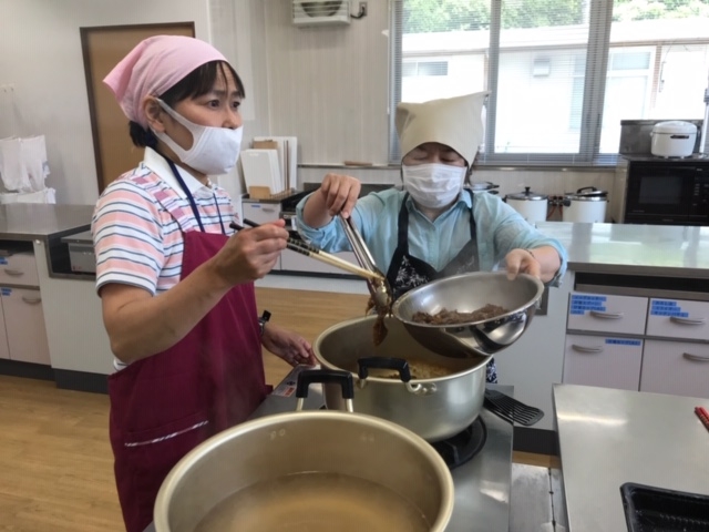 食べよう!!おかやま牛で作るカレー牛丼
【備北エリア昭和コープ委員会】