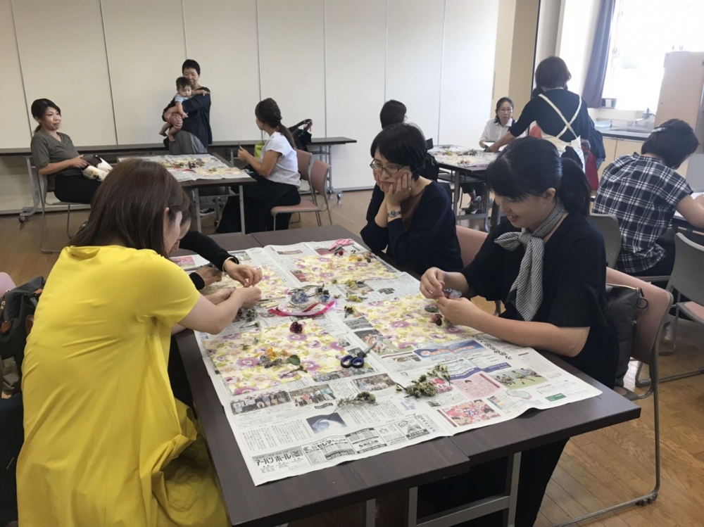 アロマワックスバー作りとcoopスイーツの試食・プチ防災講座
【岡山西エリア大元コープ委員会】