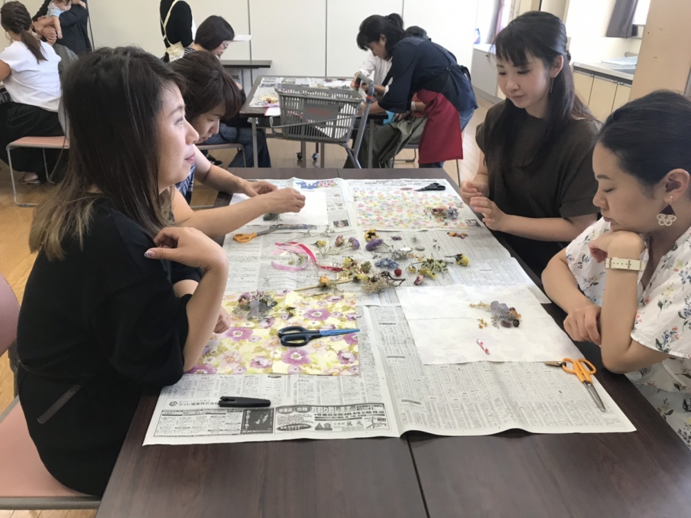 アロマワックスバー作りとcoopスイーツの試食・プチ防災講座
【岡山西エリア大元コープ委員会】