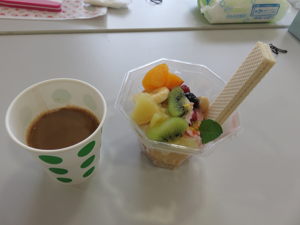 みまさかママcafe、ネイルケア&セルフパフェ
【美作エリアみまさかママcafe実行委員会】