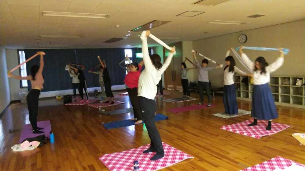 自分の身体と向き合う   自力整体    ～自分の身体を大好きになろう～
【岡山西エリア芳泉南コープ委員会】
