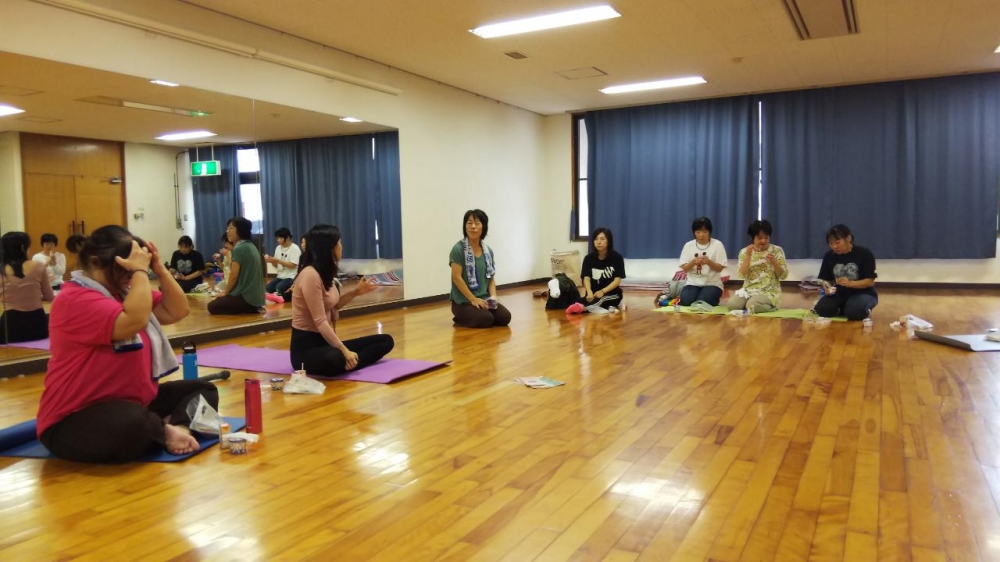 自分の身体と向き合う   自力整体    ～自分の身体を大好きになろう～
【岡山西エリア芳泉南コープ委員会】
