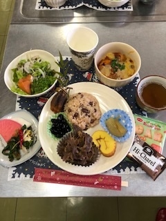 年末商品と寄せ植え
【美作エリア鏡野コープ委員会】