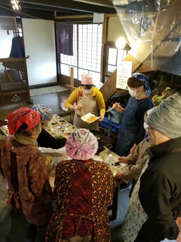 年末おすすめ商品試食会
【美作エリア久米南コープ委員会】