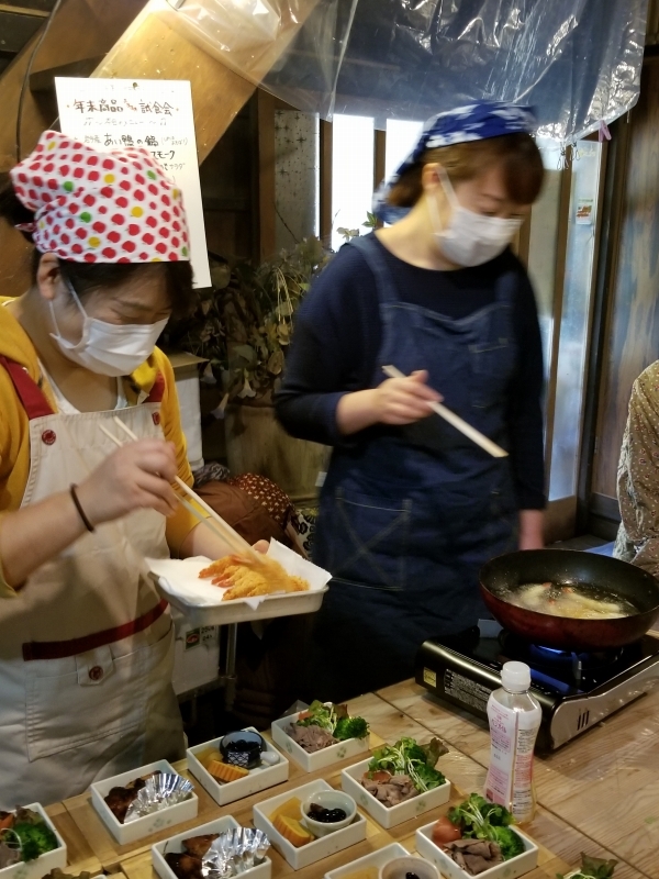 年末おすすめ商品試食会
【美作エリア久米南コープ委員会】