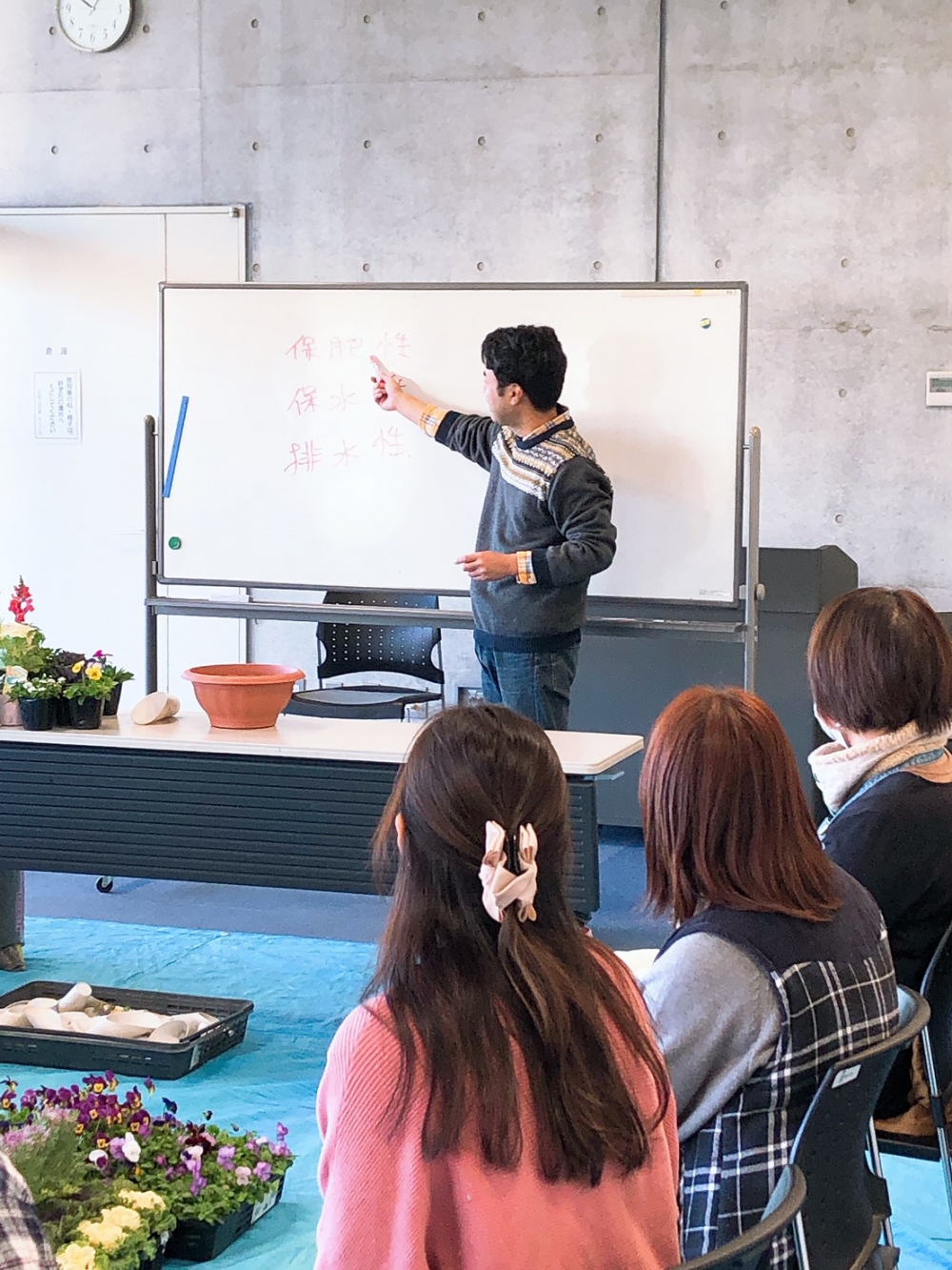 クリスマスに向けて寄せ植えをしよう!!
【井笠エリア寄島コープ委員会】