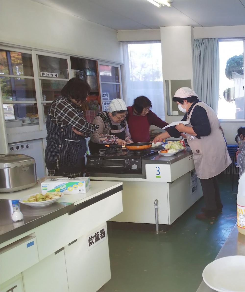年末おすすめ商品試食会 
【岡山東エリア伊里コープ委員会】