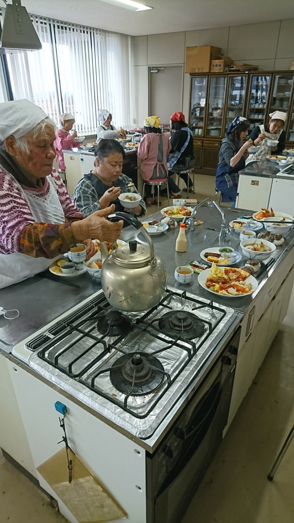 ～年末おすすめ商品&クリスマス料理の試食会～
【美作エリア奈義コープ委員会】