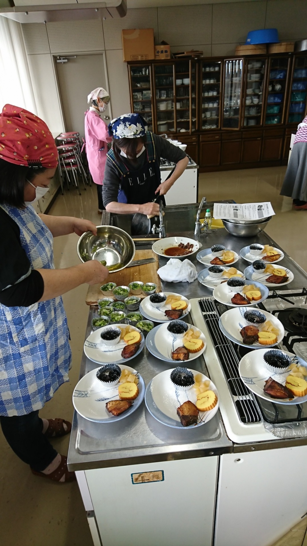 ～年末おすすめ商品&クリスマス料理の試食会～
【美作エリア奈義コープ委員会】