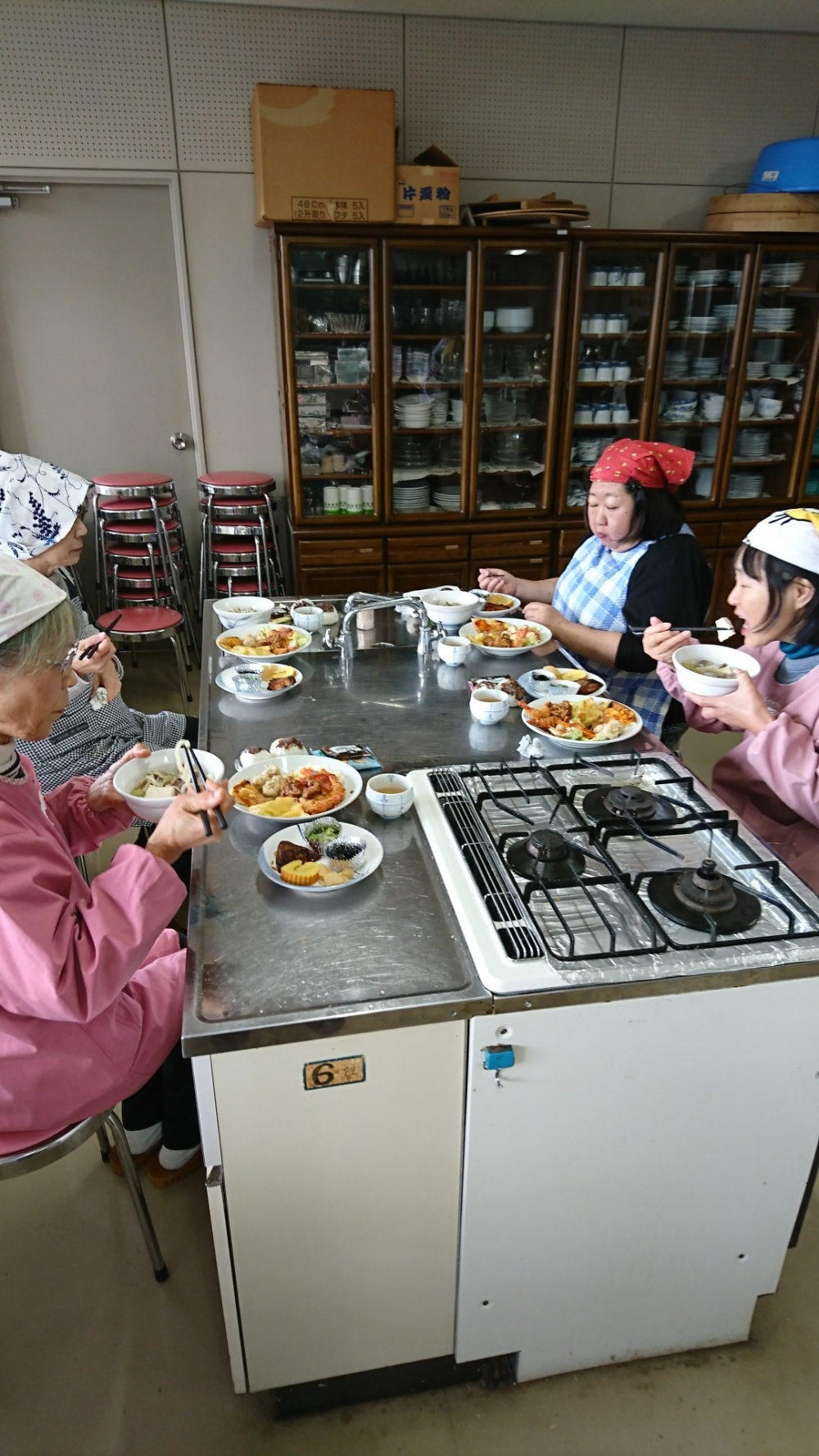 ～年末おすすめ商品&クリスマス料理の試食会～
【美作エリア奈義コープ委員会】