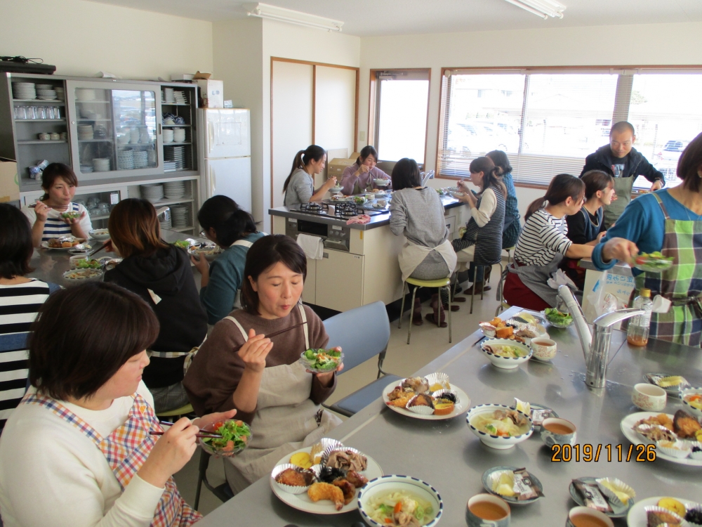 年末・迎春商品の試食とお知らせ
【備北エリア総社阿曽コープ委員会】