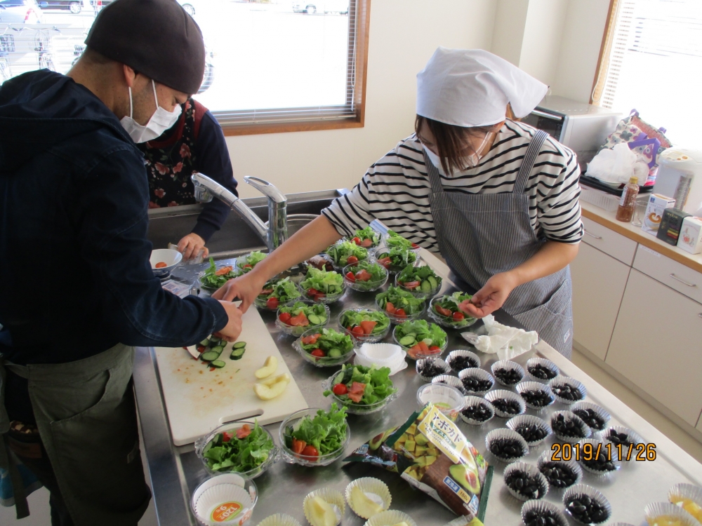 年末・迎春商品の試食とお知らせ
【備北エリア総社阿曽コープ委員会】