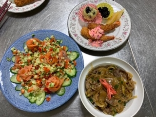 カレー牛丼と年末おすすめ試食会で楽しいひとときを
【倉敷エリア茶屋町コープ委員会】